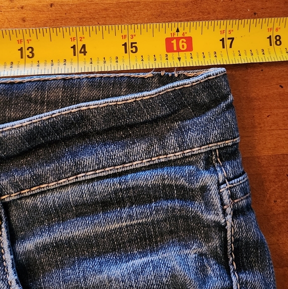 Kut from the Kloth Jean shorts, Size 10 - Picture 4 of 6
